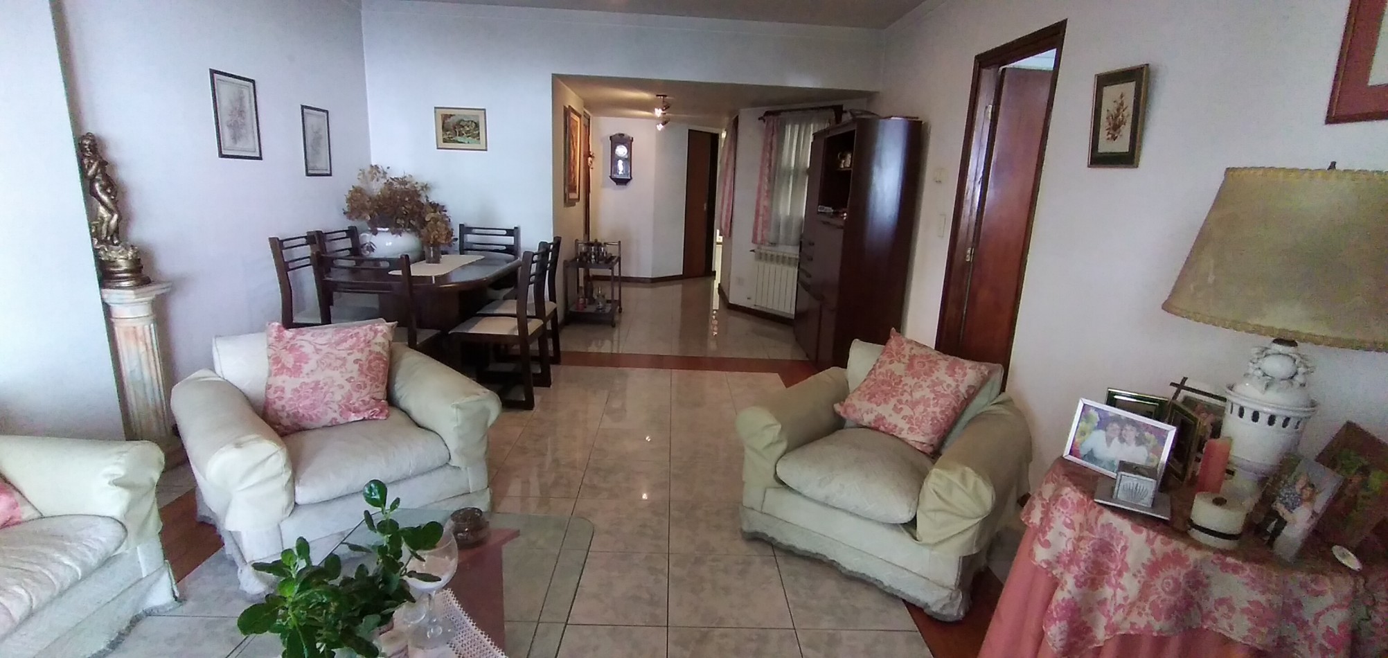 DEPARTAMENTO 4 Amb. a la calle con balcones y cochera fija 