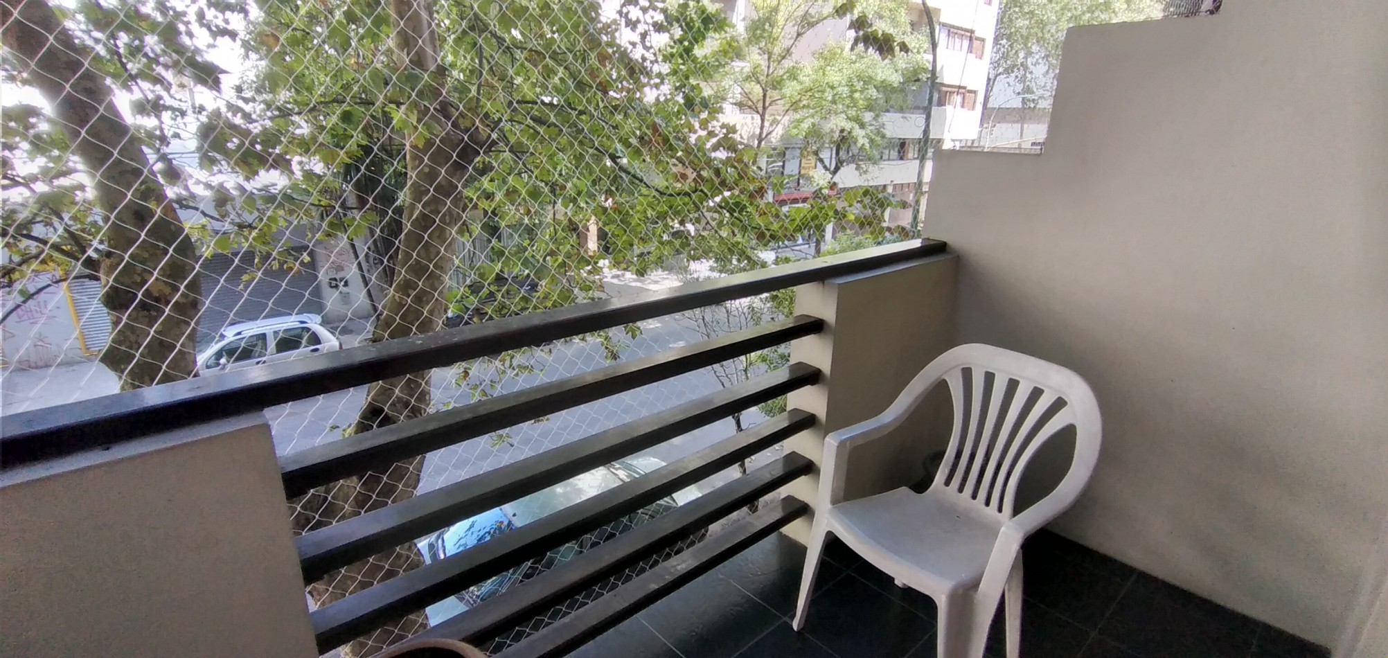 DEPARTAMENTO 4 Amb. a la calle con balcones y cochera fija 