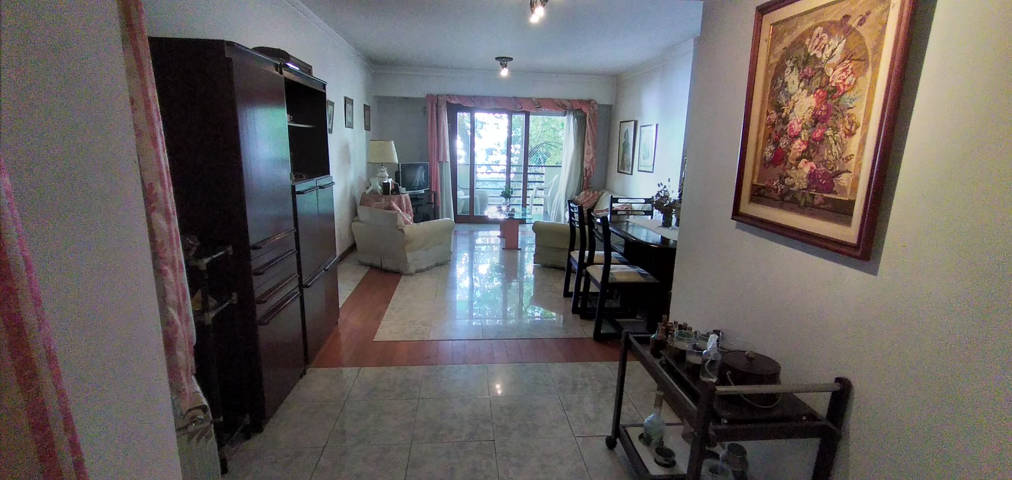 DEPARTAMENTO 4 Amb. a la calle con balcones y cochera fija 