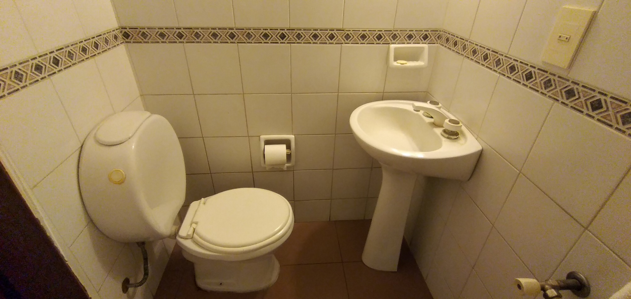DEPARTAMENTO 4 Amb. a la calle con balcones y cochera fija 
