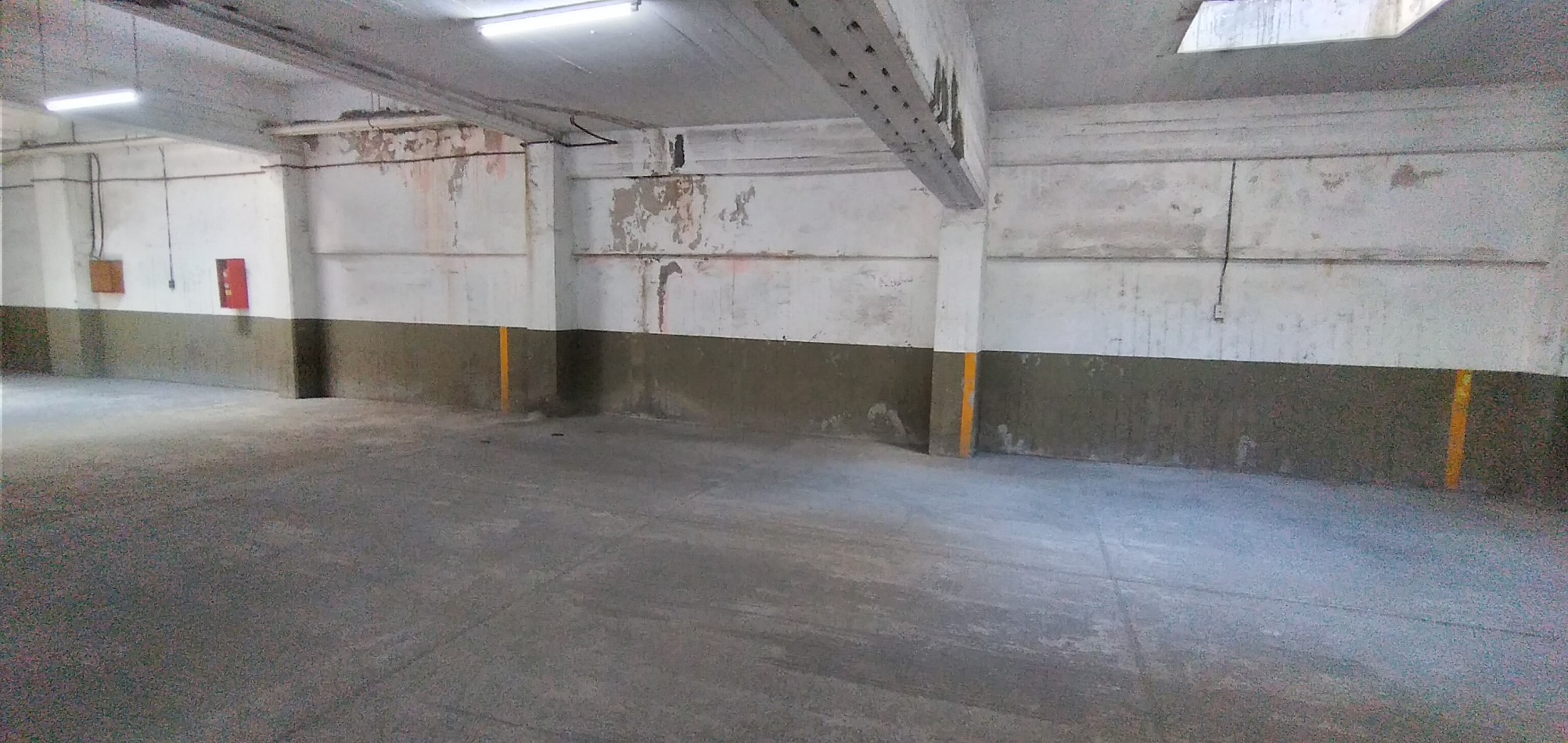 DEPARTAMENTO 4 Amb. a la calle con balcones y cochera fija 