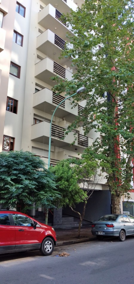 DEPARTAMENTO 4 Amb. a la calle con balcones y cochera fija 