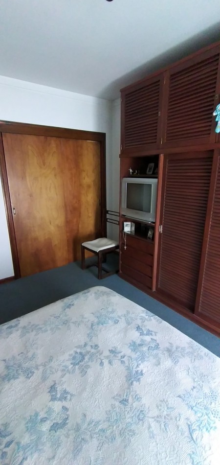 DEPARTAMENTO 4 Amb. a la calle con balcones y cochera fija 