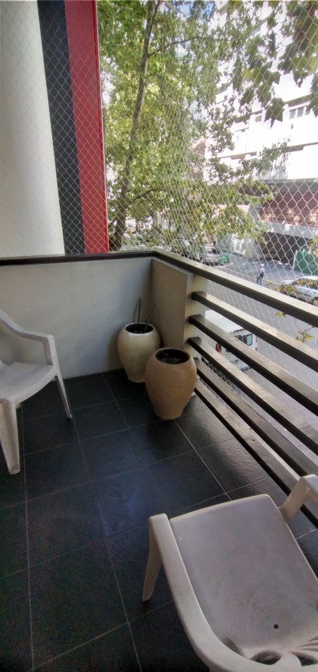 DEPARTAMENTO 4 Amb. a la calle con balcones y cochera fija 