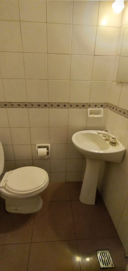 DEPARTAMENTO 4 Amb. a la calle con balcones y cochera fija 