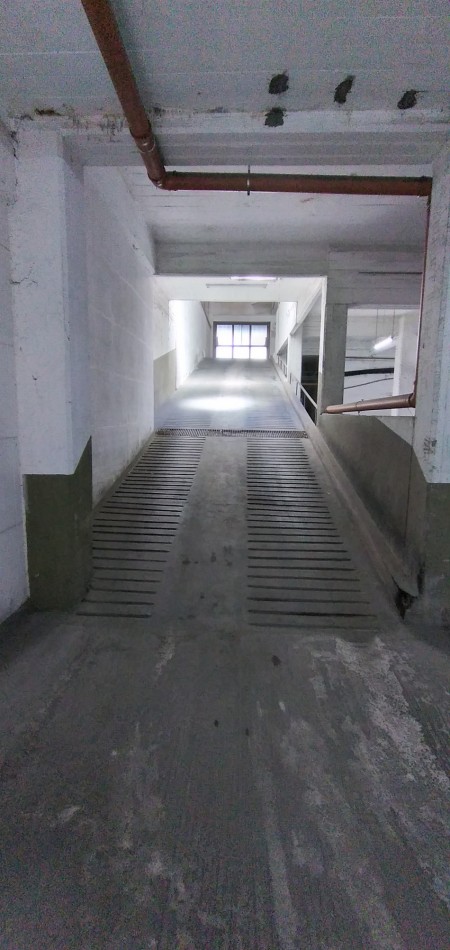 DEPARTAMENTO 4 Amb. a la calle con balcones y cochera fija 