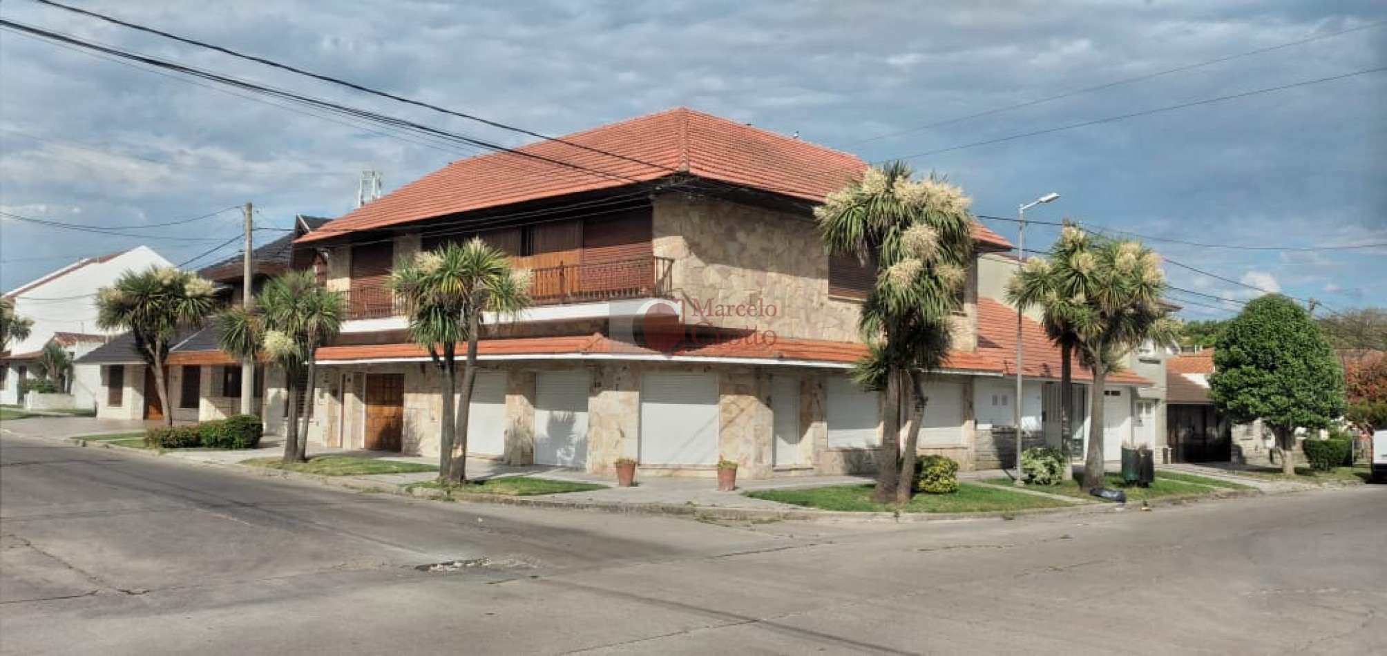 VENTA PH 4 AMBIENTES 3 BAÑOS PLANTA BAJA CON GARAGE Y QUINCHO A UNA CUADRA DE JUAN B. JUSTO