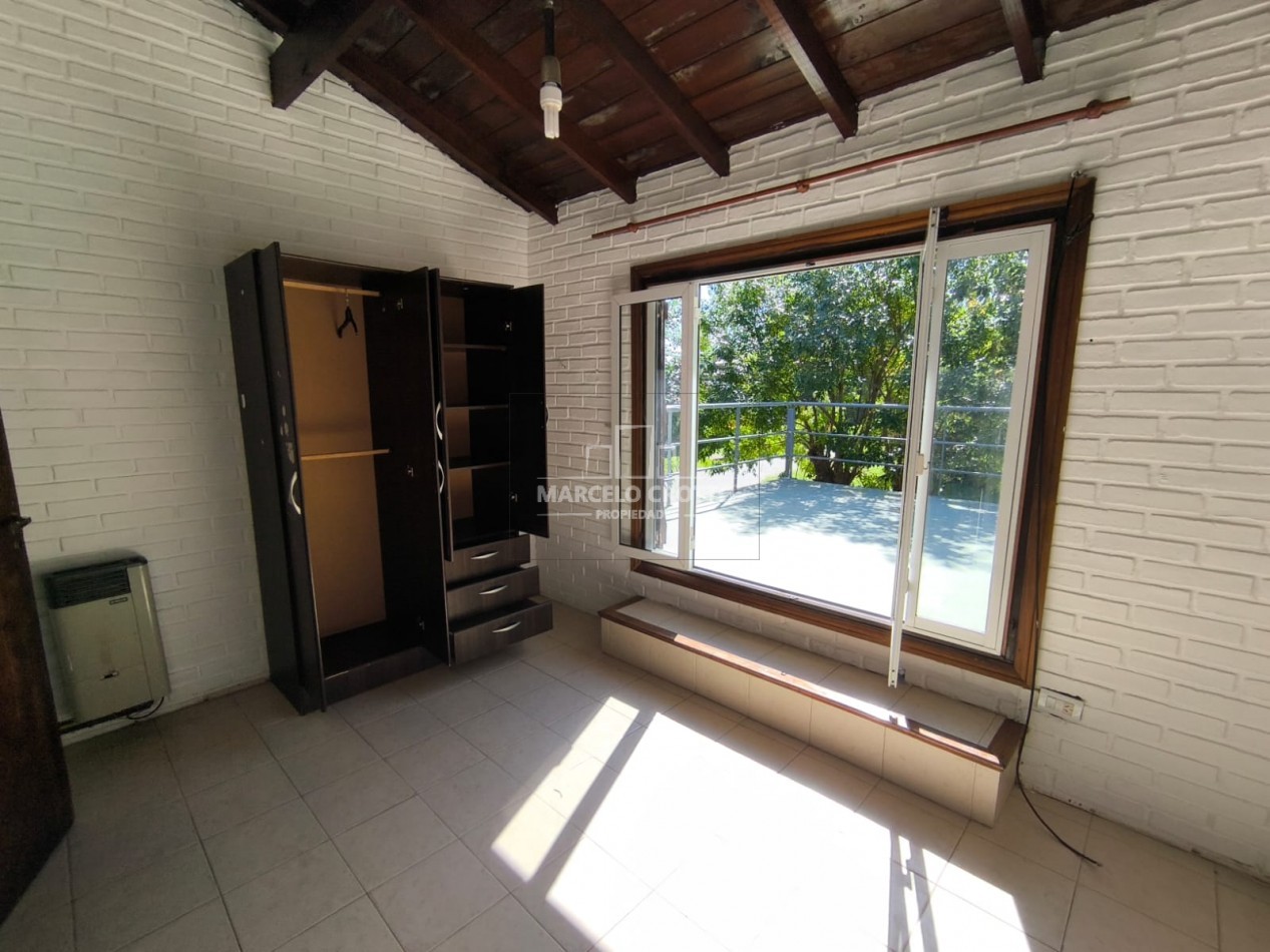 ALQUILER DE CASA 4 AMBIENTES CON GARAGE PARRILLA Y PATIO