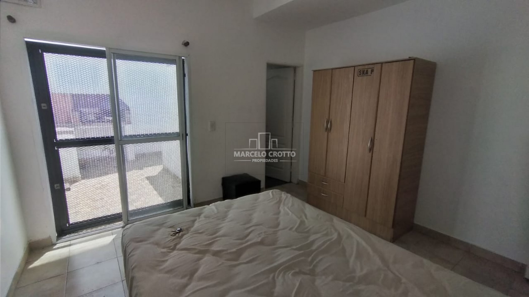 OPORTUNIDAD PH 2 AMBIENTES A LA CALLE CON PATIO Y TOILETTE INDEPENDIENTE SIN EXPENSAS ZONA NEUQUEN E ITUZAINGO