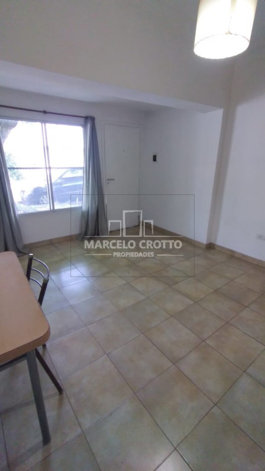 OPORTUNIDAD PH 2 AMBIENTES A LA CALLE CON PATIO Y TOILETTE INDEPENDIENTE SIN EXPENSAS ZONA NEUQUEN E ITUZAINGO