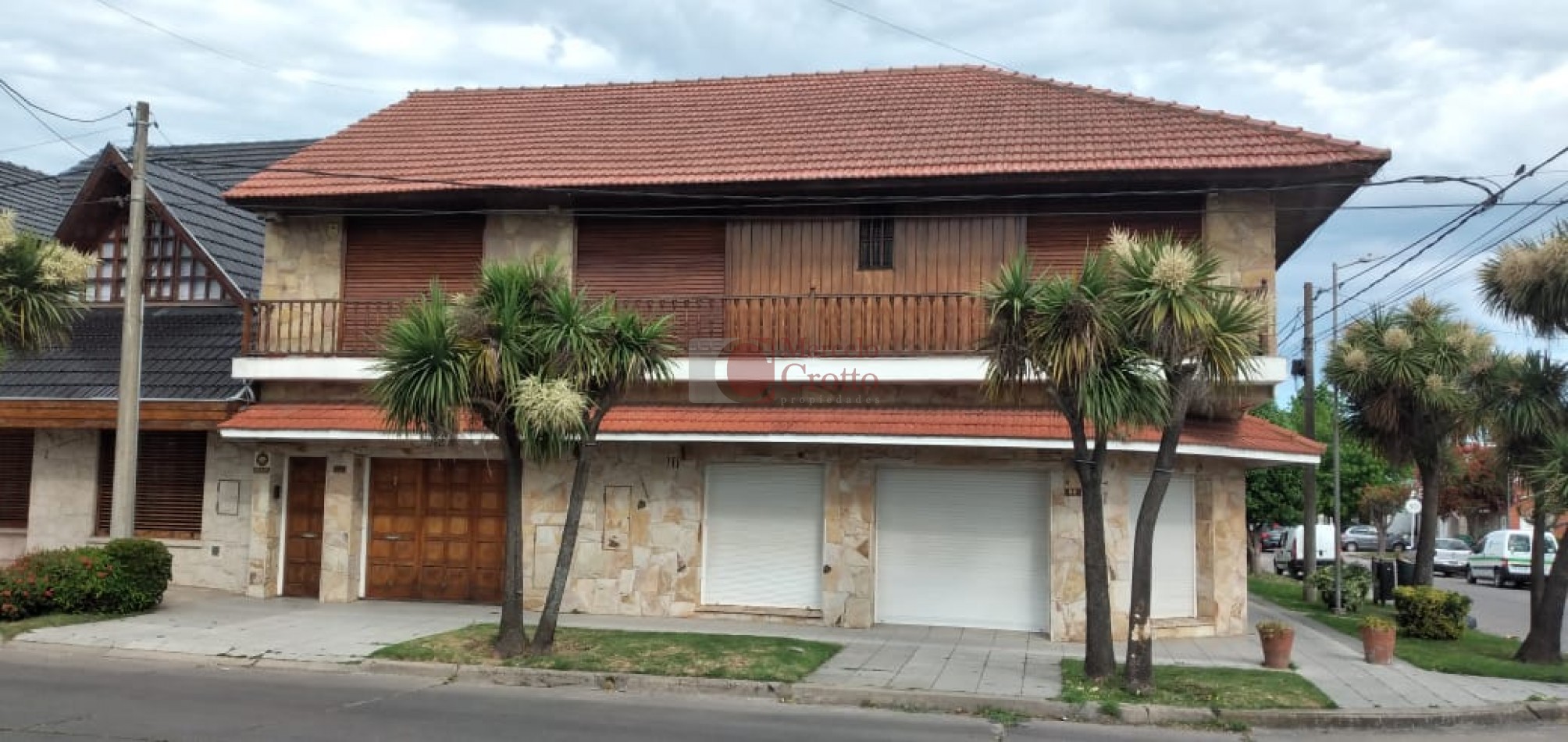 VENTA PH 4 AMBIENTES 3 BAÑOS PLANTA BAJA CON GARAGE Y QUINCHO A UNA CUADRA DE JUAN B. JUSTO