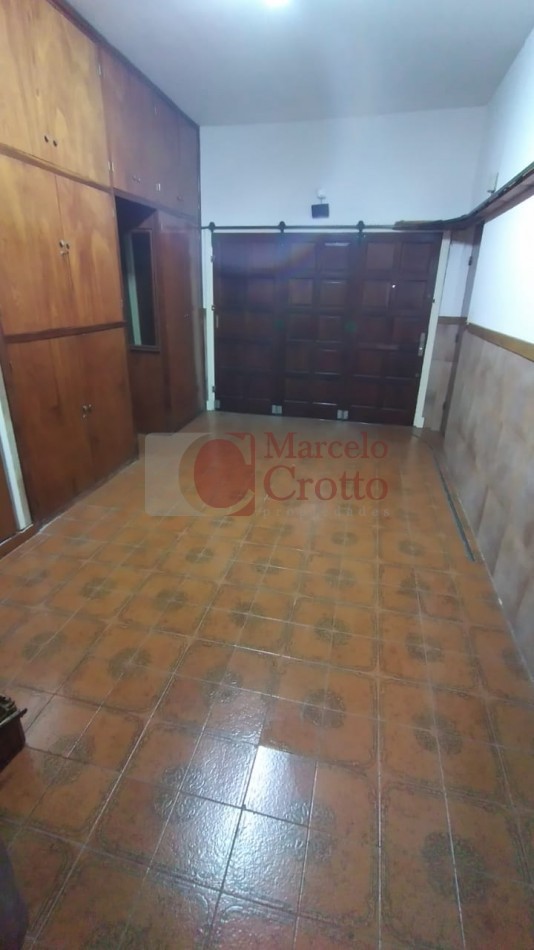 VENTA PH 4 AMBIENTES 3 BAÑOS PLANTA BAJA CON GARAGE Y QUINCHO A UNA CUADRA DE JUAN B. JUSTO