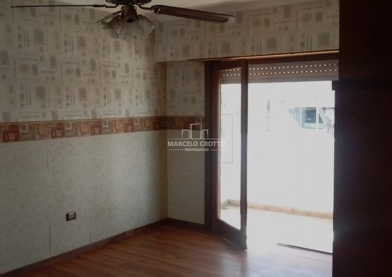 VENTA CHALET 5 AMBIENTES GARAGE DOBLE PARQUE Y QUNCHO BARRIO SAN CARLOS