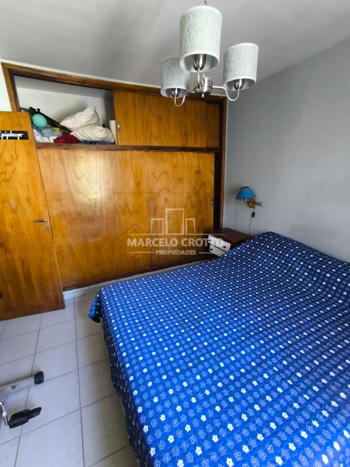 VENTA CHALET 3 AMBIENTES GARAGE PARQUE QUINCHO Y PILETA, BARRIO VILLA PRIMERA