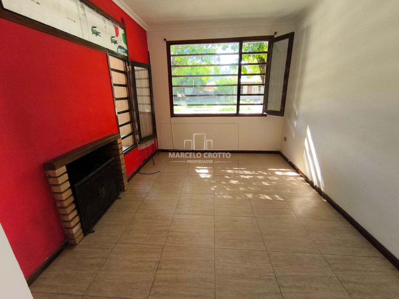 ALQUILER DE CASA 4 AMBIENTES CON GARAGE PARRILLA Y PATIO