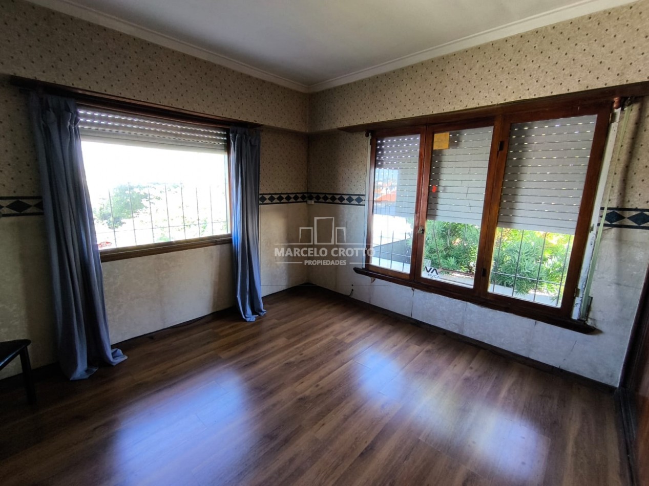 VENTA CHALET 5 AMBIENTES GARAGE DOBLE PARQUE Y QUNCHO BARRIO SAN CARLOS