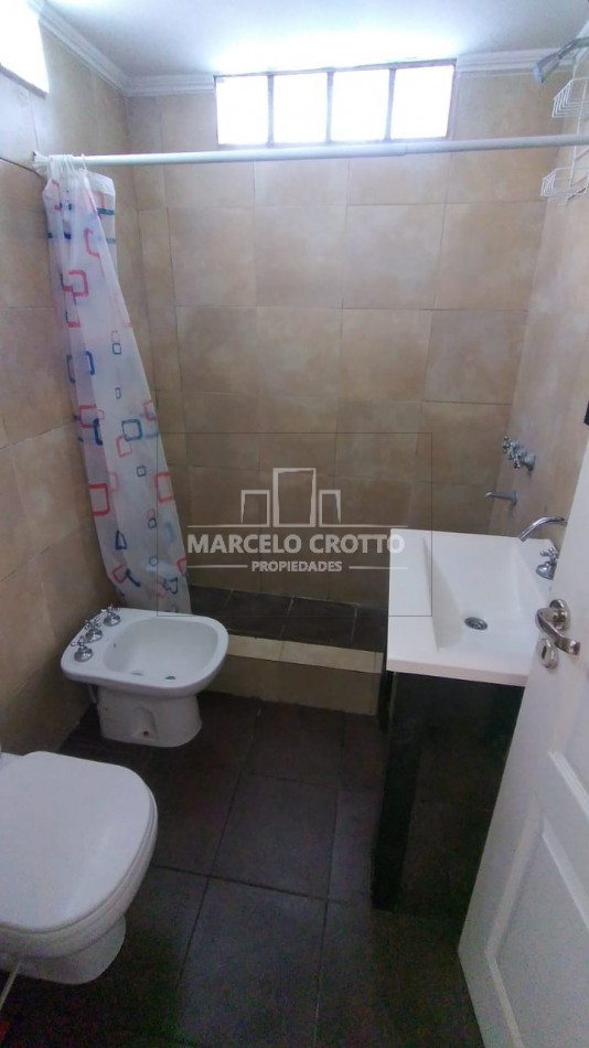 OPORTUNIDAD PH 2 AMBIENTES A LA CALLE CON PATIO Y TOILETTE INDEPENDIENTE SIN EXPENSAS ZONA NEUQUEN E ITUZAINGO