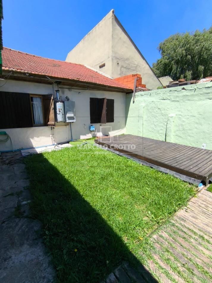 VENTA CHALET 3 AMBIENTES GARAGE PARQUE QUINCHO Y PILETA, BARRIO VILLA PRIMERA