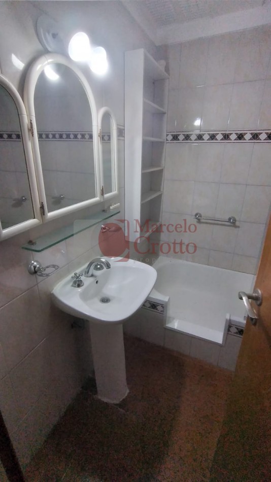 VENTA PH 4 AMBIENTES 3 BAÑOS PLANTA BAJA CON GARAGE Y QUINCHO A UNA CUADRA DE JUAN B. JUSTO