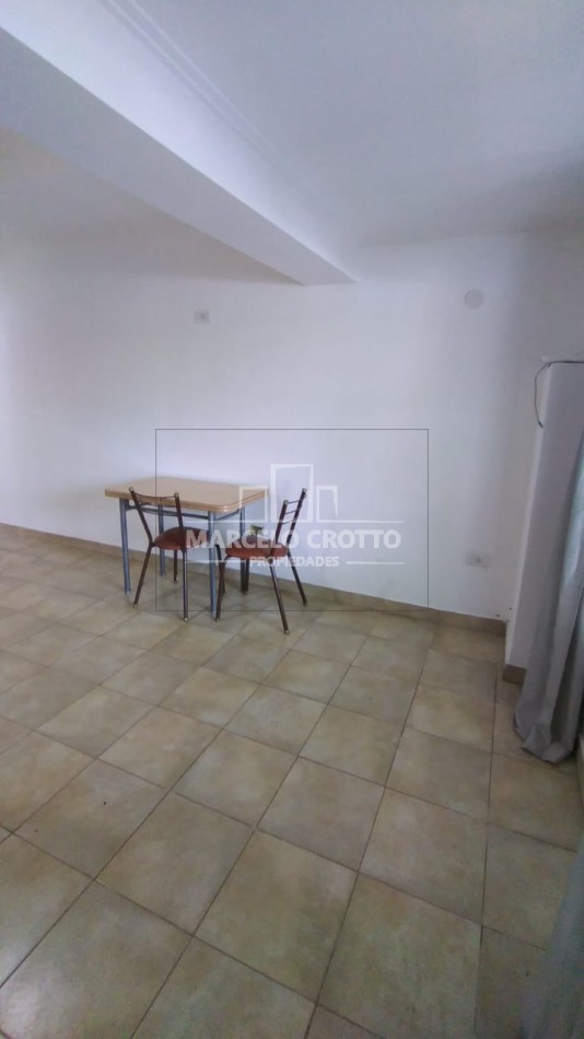 OPORTUNIDAD PH 2 AMBIENTES A LA CALLE CON PATIO Y TOILETTE INDEPENDIENTE SIN EXPENSAS ZONA NEUQUEN E ITUZAINGO