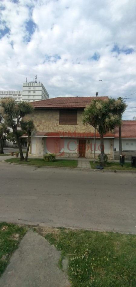 VENTA PH 4 AMBIENTES 3 BAÑOS PLANTA BAJA CON GARAGE Y QUINCHO A UNA CUADRA DE JUAN B. JUSTO