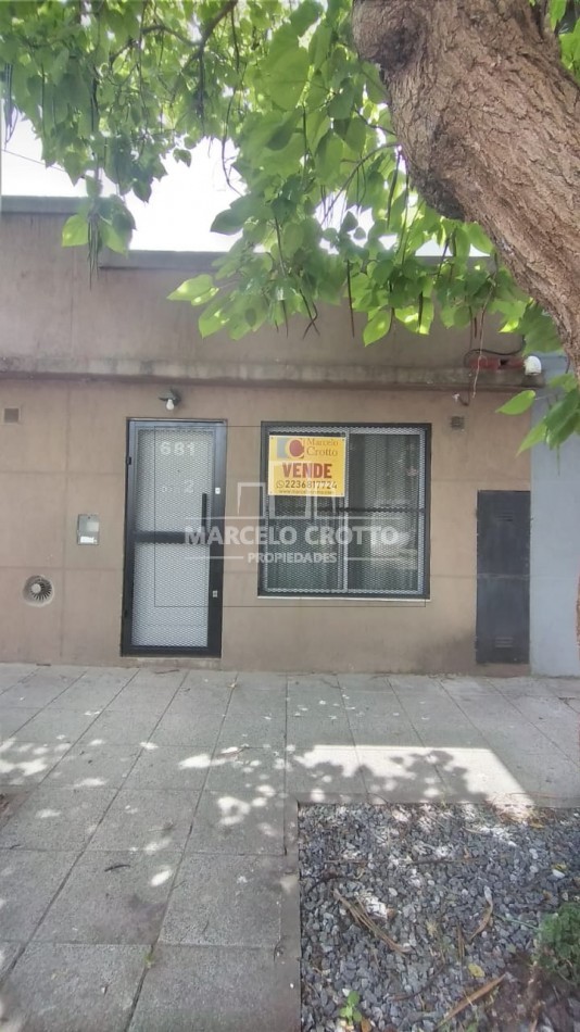 OPORTUNIDAD PH 2 AMBIENTES A LA CALLE CON PATIO Y TOILETTE INDEPENDIENTE SIN EXPENSAS ZONA NEUQUEN E ITUZAINGO