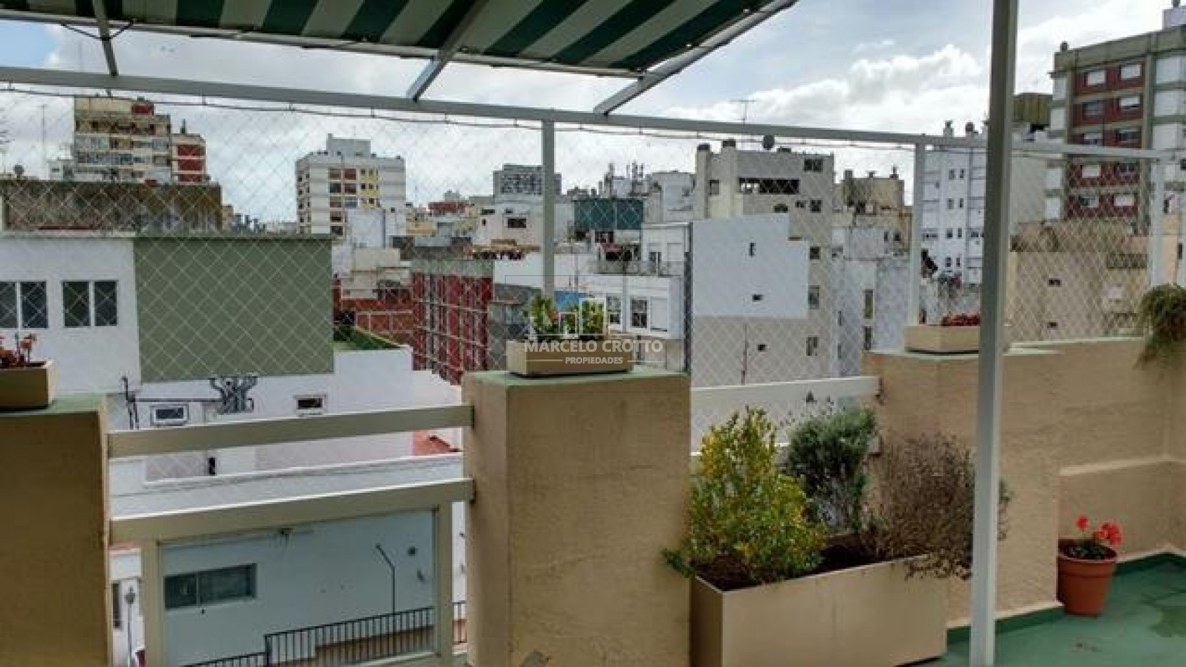DEPARTAMENTO 4 Ambientes con  terraza y parrilla 