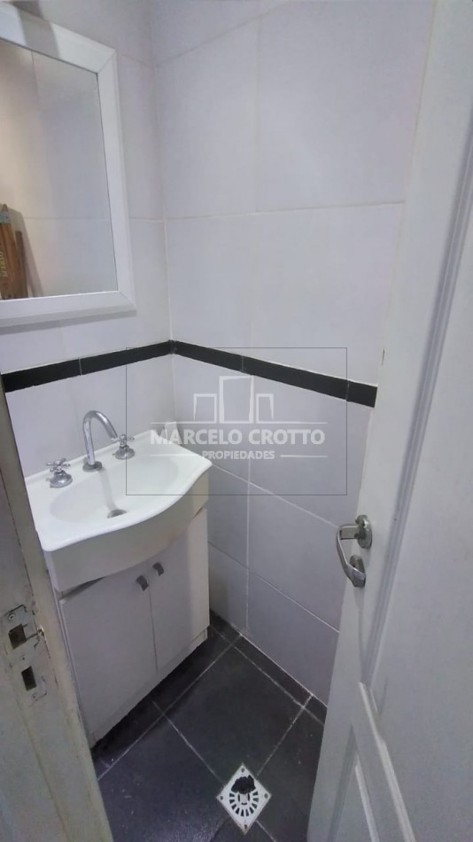 OPORTUNIDAD PH 2 AMBIENTES A LA CALLE CON PATIO Y TOILETTE INDEPENDIENTE SIN EXPENSAS ZONA NEUQUEN E ITUZAINGO