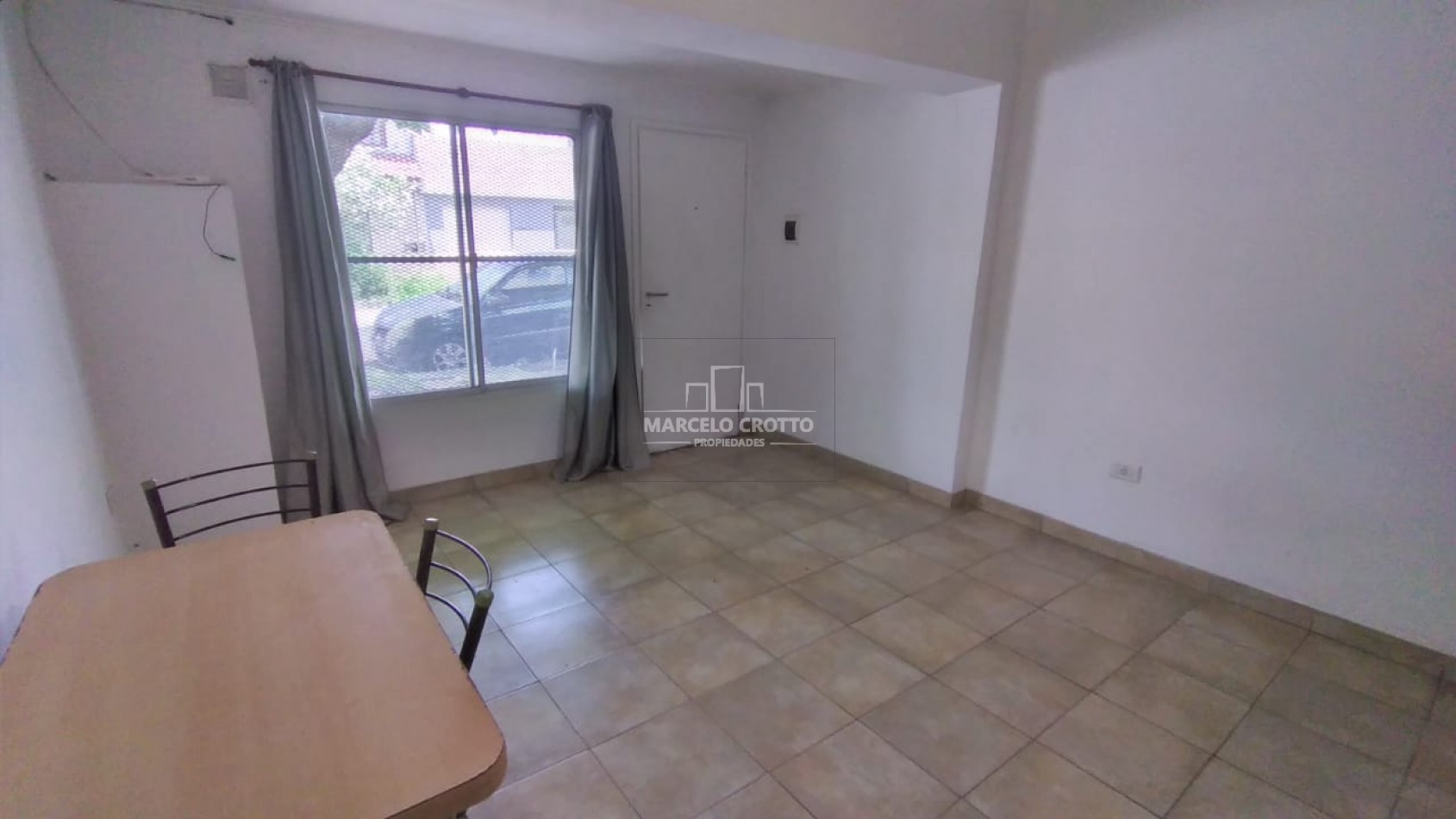 OPORTUNIDAD PH 2 AMBIENTES A LA CALLE CON PATIO Y TOILETTE INDEPENDIENTE SIN EXPENSAS ZONA NEUQUEN E ITUZAINGO