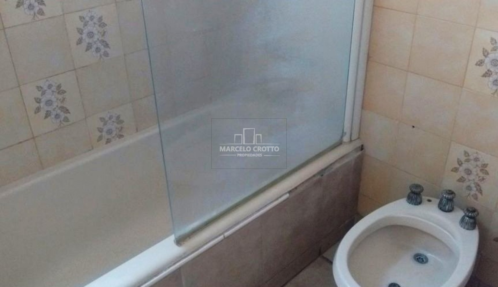 VENTA CHALET 5 AMBIENTES GARAGE DOBLE PARQUE Y QUNCHO BARRIO SAN CARLOS