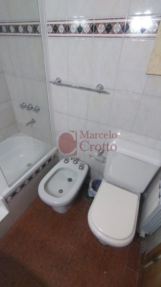 VENTA PH 4 AMBIENTES 3 BAÑOS PLANTA BAJA CON GARAGE Y QUINCHO A UNA CUADRA DE JUAN B. JUSTO