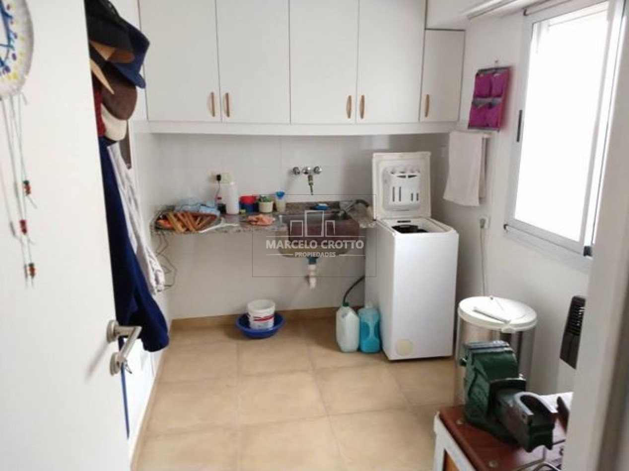 DEPARTAMENTO 4 Ambientes con  terraza y parrilla 