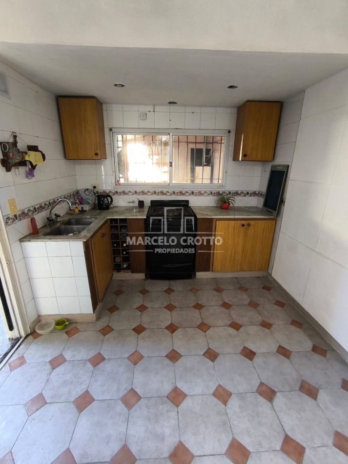 ALQUILER CHALET 3 AMBIENTES CON GARAGE + DEPARTAMENTO 2 AMBIENTES BARRIO SAN CARLOS