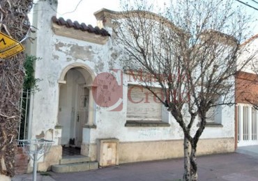 CASA 3 ambientes a reciclar o demoler 